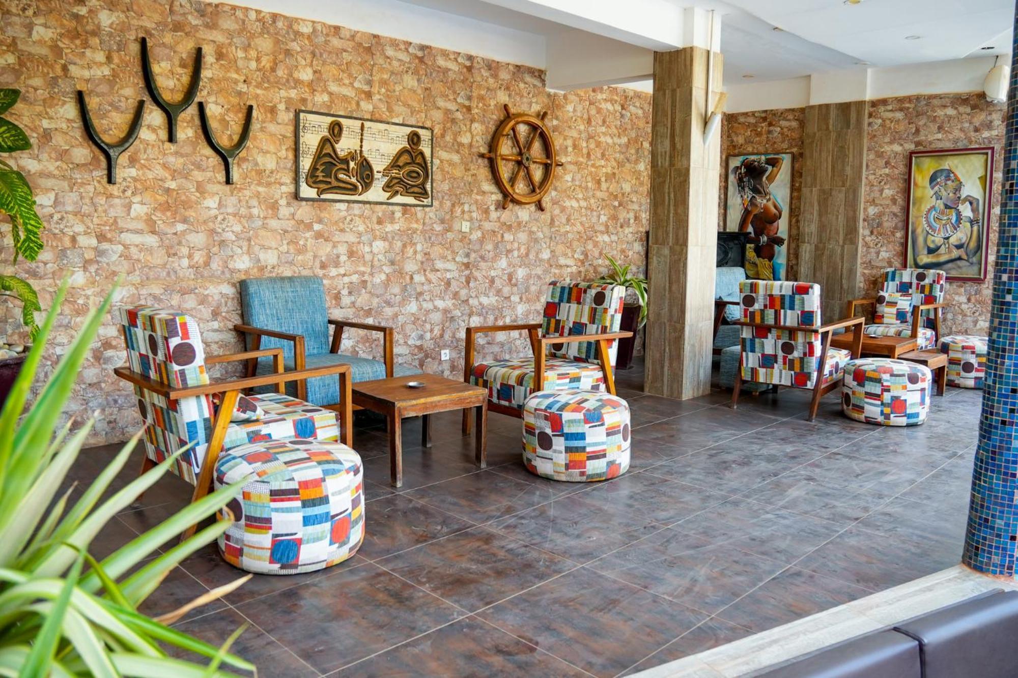Iris Hotel Toubab Dialao Kültér fotó